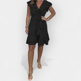 Κομψό Φόρεμα Με Θηλυκή Γραμμή