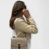 Κλασική ζακέτα με διακοσμητικές τσέπες