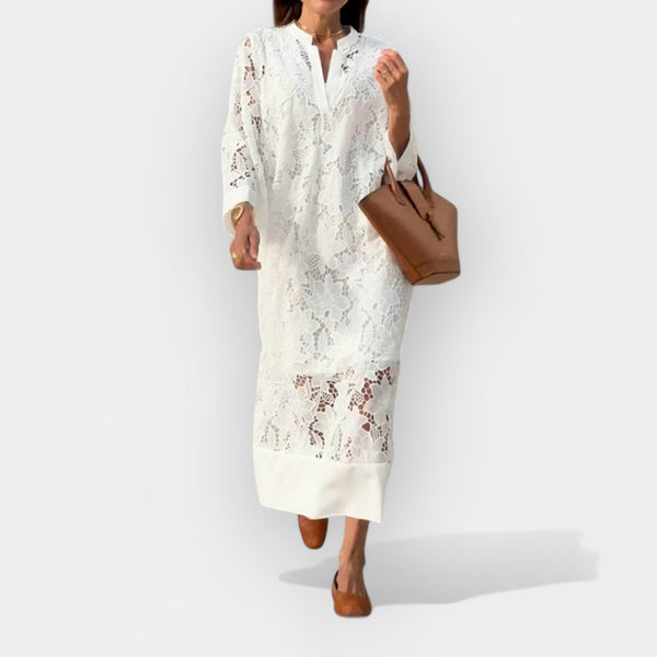 Ανάλαφρο φόρεμα με δαντελένιες λεπτομέρειες