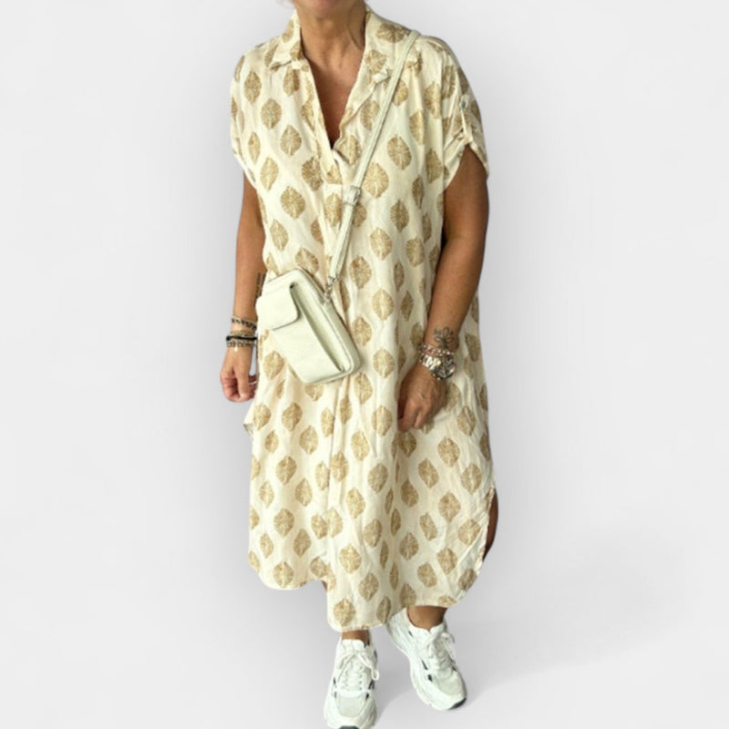 Καλοκαιρινό φόρεμα με λαιμόκοψη και ανάλαφρη γραμμή