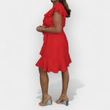 Κομψό Φόρεμα Με Θηλυκή Γραμμή