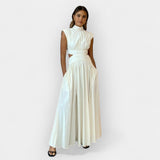 Κομψό Φόρεμα με Cut-Out Λεπτομέρειες