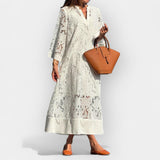 Ανάλαφρο φόρεμα με δαντελένιες λεπτομέρειες